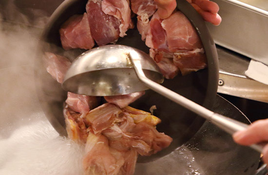 肉を入れる